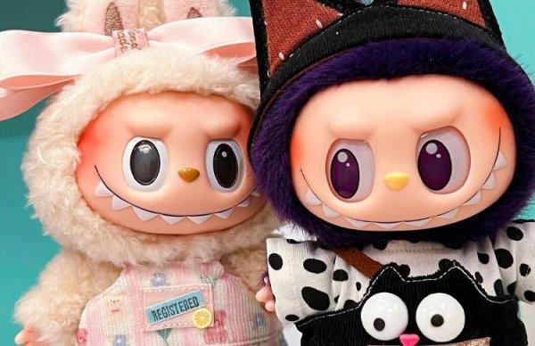 牛盈服务中心 “高定”礼服1688元、有商家称订单排队2个月……Labubu娃衣从义乌火到海外